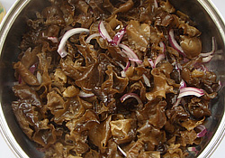 Китайские древесные грибы муэр с кукурузой