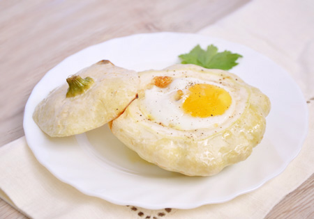 Патиссоны, запеченные с яйцом - кулинарный рецепт с фото