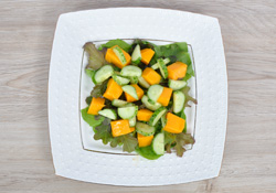 Салат из манго и креветок - кулинарный рецепт с фото